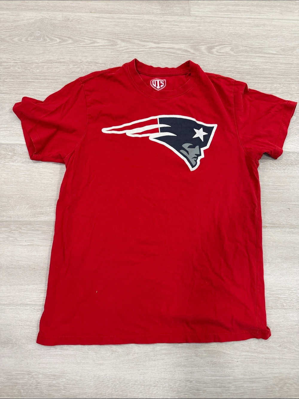 Men's patriots Red Crewneck T-Shirt with Team Logo size small